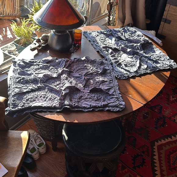 2 Anthropologie ‘Rivulets’ Ruffle Standard Pillow Shams in a dark Medallion Blue - Picture 13 of 16